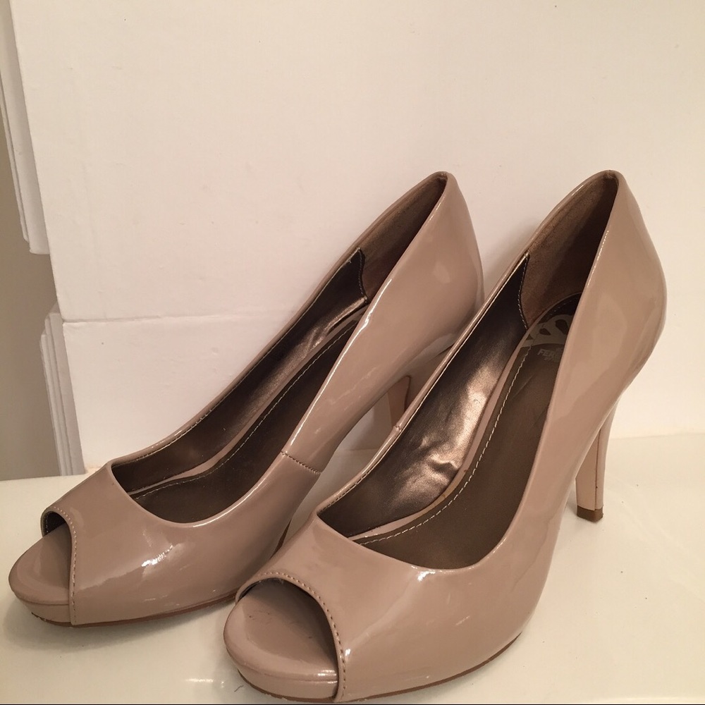 New Fergalicious nude peep toe pumps